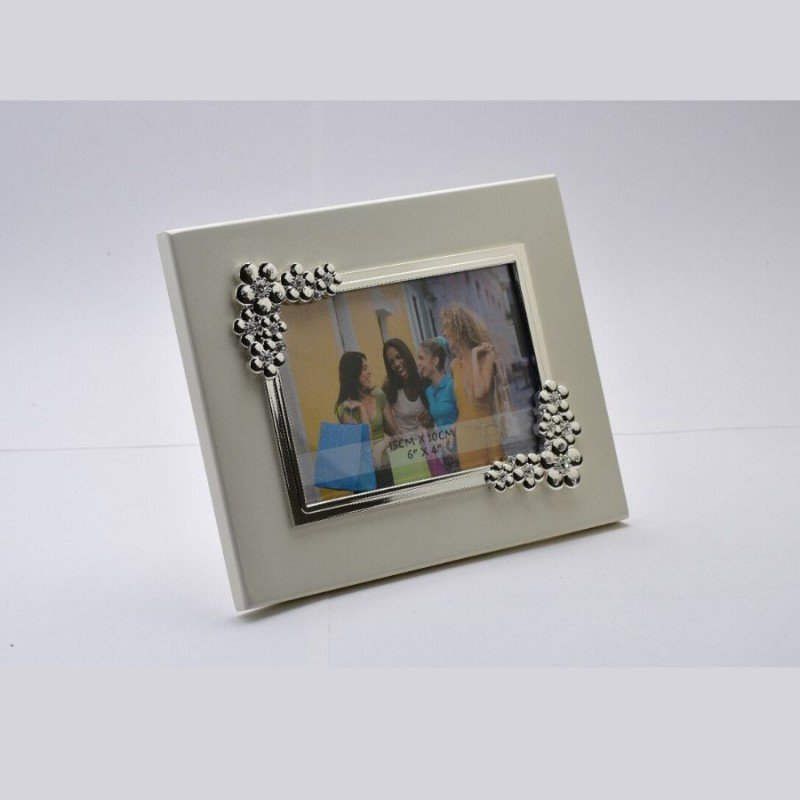 bubbles-silver-photo-frame-on-wooden-base